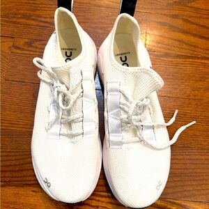 On cloud women’s sneakers